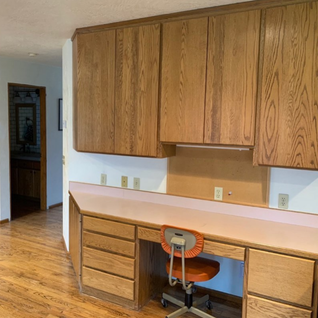 An outdated 90s kitchen with wooden cabinets