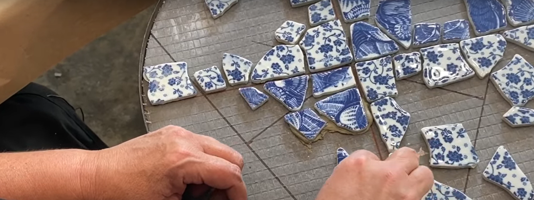 How to tile a tabletop